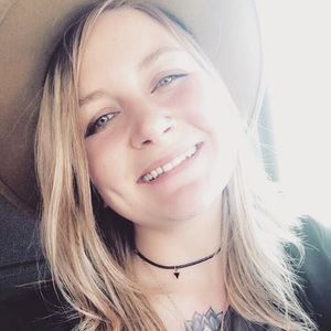 Meet your Posher, Kayla